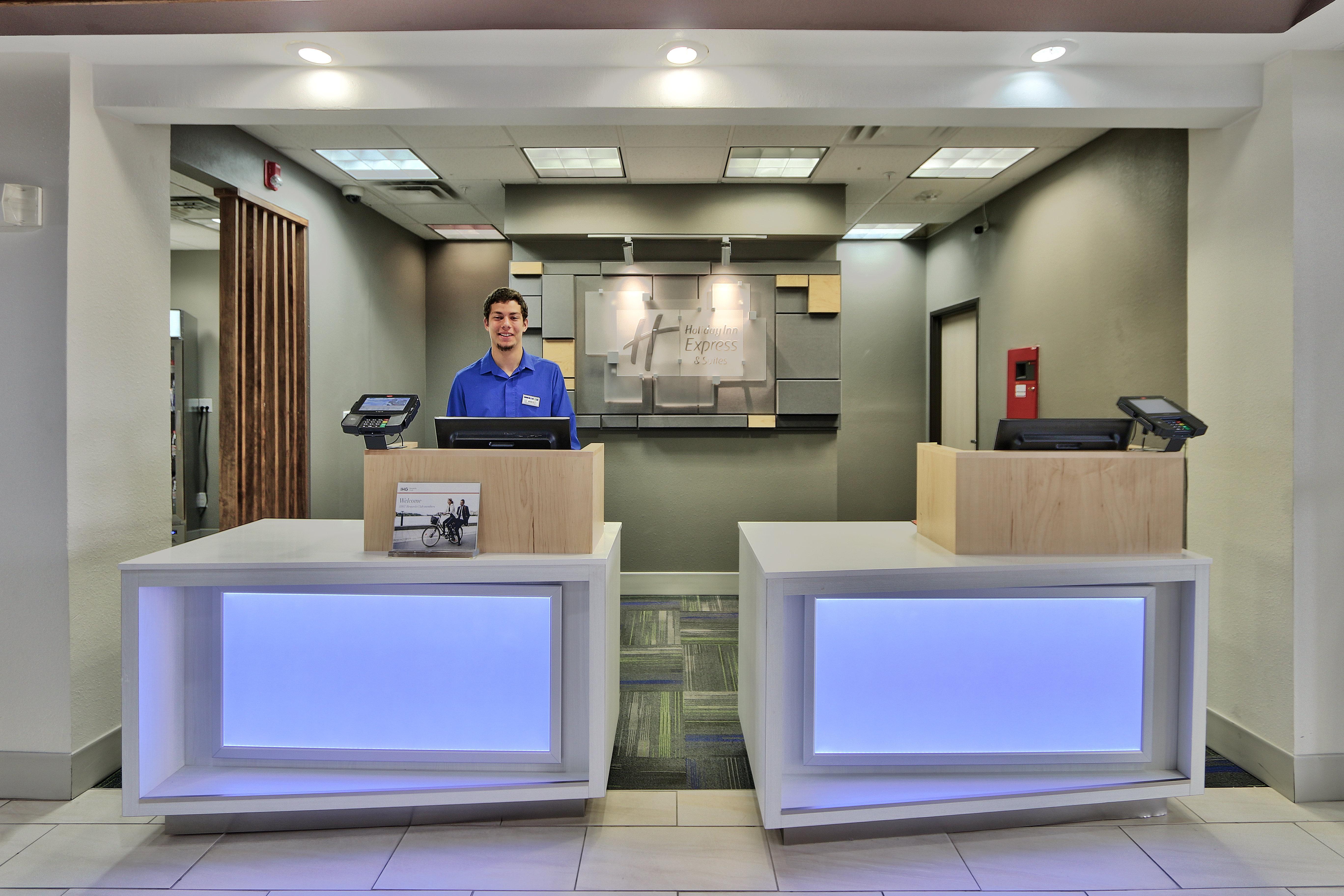 Holiday Inn Express & Suites Portales By Ihg Eksteriør bilde