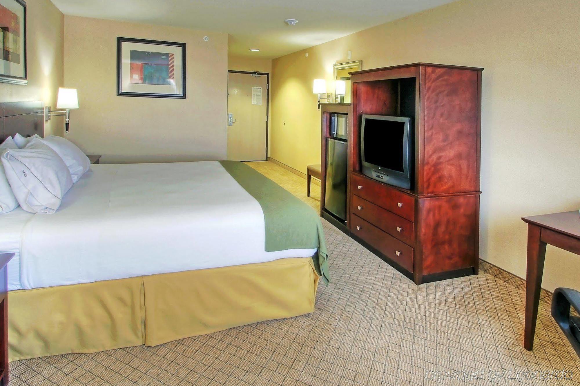 Holiday Inn Express & Suites Portales By Ihg Rom bilde